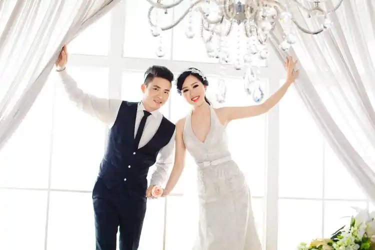 梅海伍倩婚礼邀请函