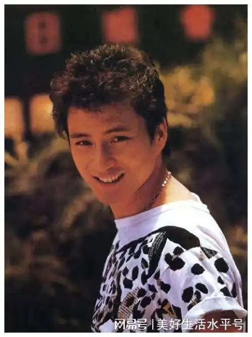 66岁汤镇业大女儿不进娱乐圈,但继承父母美貌,与母亲似姐妹