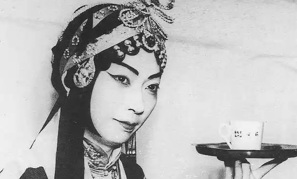 中国最红的戏曲家,拜无数个老师,靠唱京剧拿美国大学的荣誉博士_梅兰