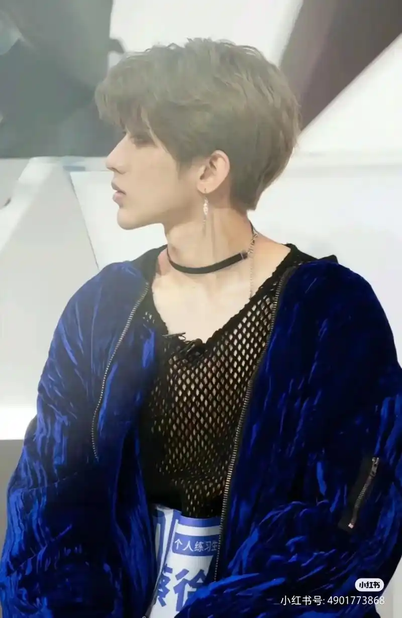 蔡徐坤 今天是你出道的六周年了,在这几年里我看到了你的努力, - 抖音