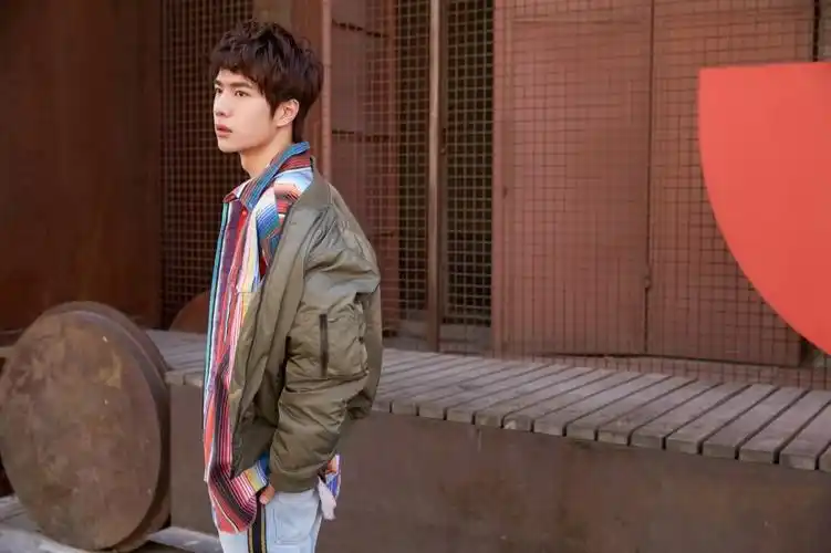 170405 #uniq#官方tw更新#uniq王一博#相关: [photo] yibo new