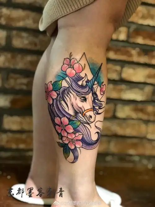小腿水彩樱花独角兽纹身图案