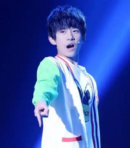 图易烊千玺中枪舞音乐动感十足当红少年生日应援开启新模式