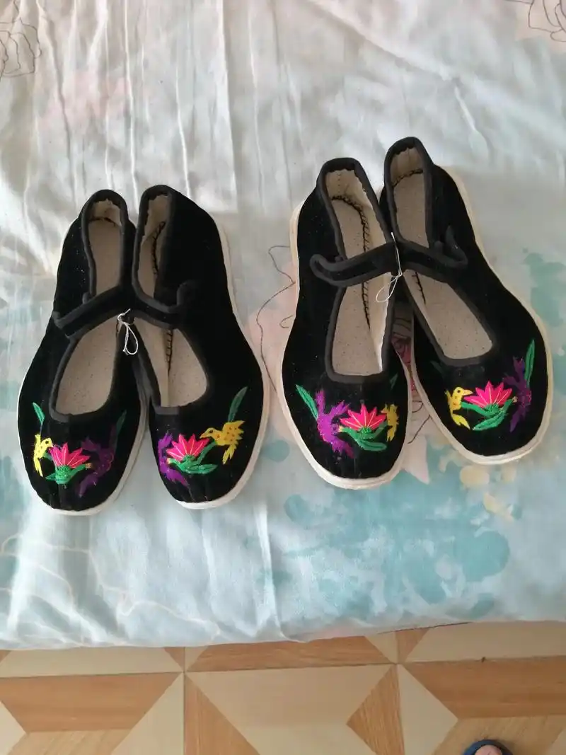 这是妈妈纯手工做的老鞋家里有老人的可以备一双哦男女款都有哦