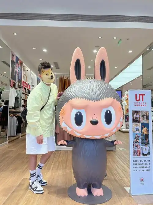 labubux优衣库巨型公仔快去打卡吧