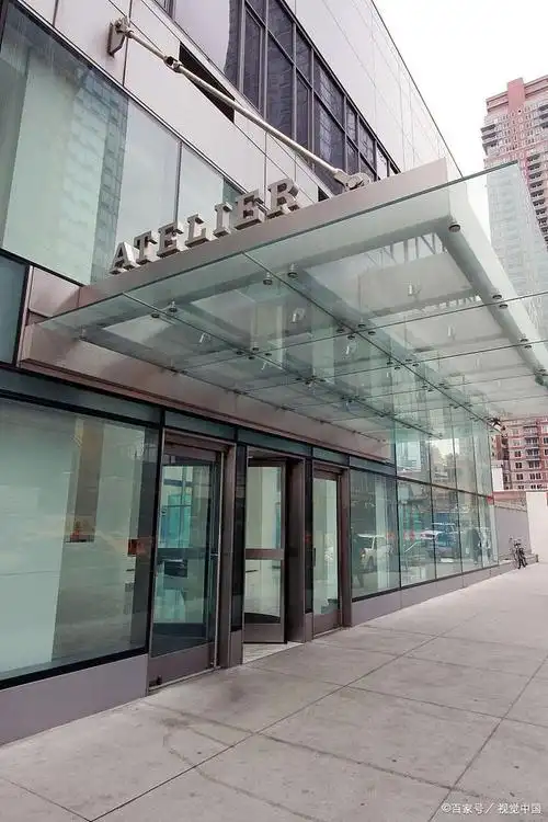 玻璃雨棚与膜结构雨棚的区别