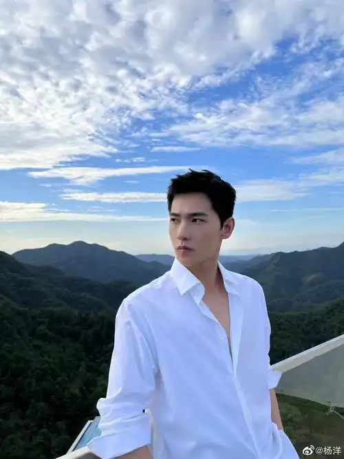 杨洋白净大男孩