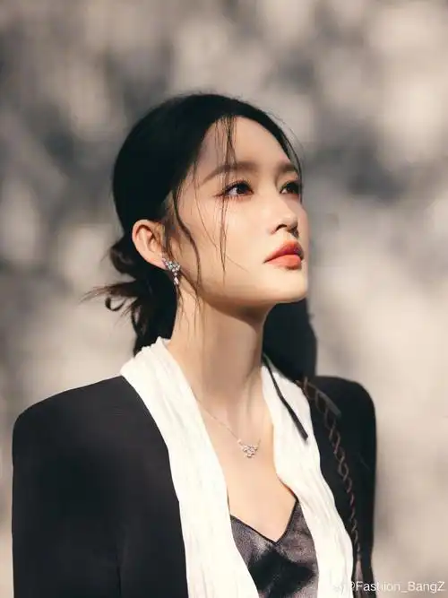 李沁暗夜千金妆##李沁丝带编发