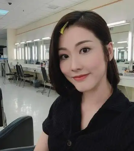 tvb小花邓佩仪首做女一疑惹同事不满,现身回应:好开心有价值