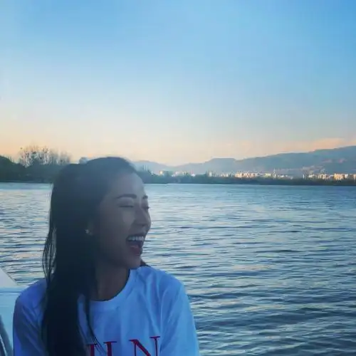 梦想照进现实!春暖花开面朝大海的吉克隽逸好看极了