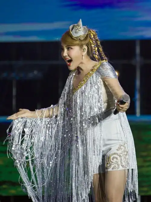 《站在草原望北京》乌兰图雅感恩家乡专场演唱会