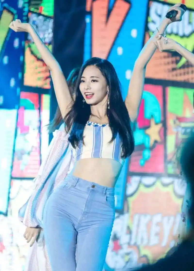 女爱豆舞台绝美瞬间:裴珠泫这真是名场面了,林允儿眼神好绝啊