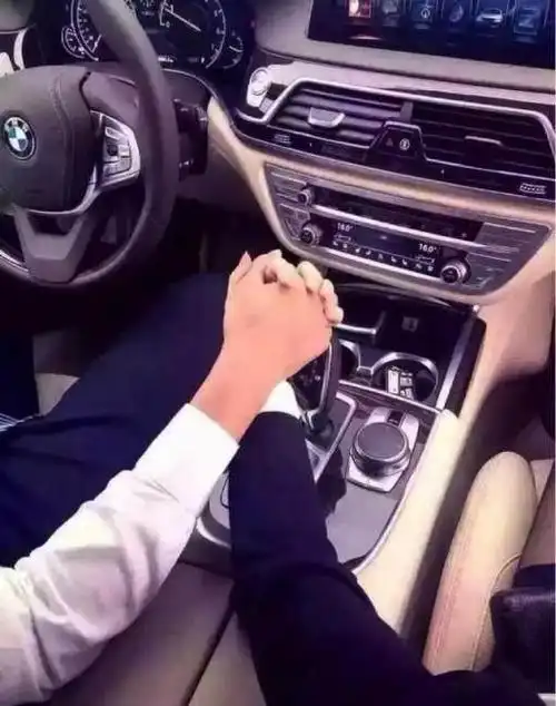 可以更好地根据路面情况进行方向盘的转向,这是值得提倡的驾驶行为