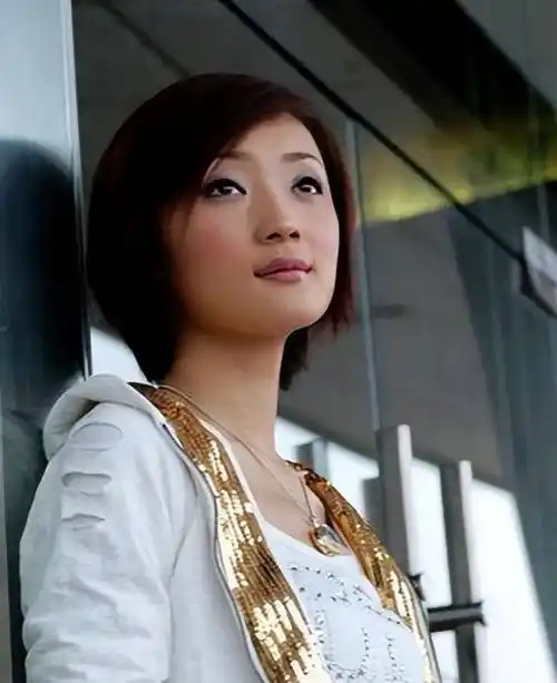 演员张瑶:32岁逼婚ceo丈夫,至今没有孩子,她现在过得怎么样了_陈科