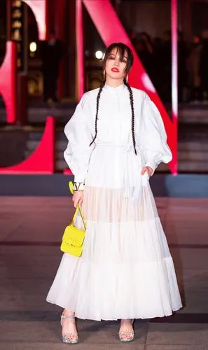 舒淇过44岁生日假发王冠太可爱老公发合照破婚变谣言