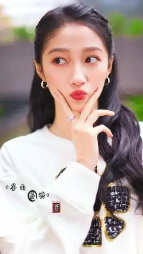 关晓彤壁纸:耀眼的未必是太阳,我爱的人也光芒万丈