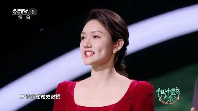 最近,央视新一届主持人大赛收官,主持人龙洋因为没有参加过主持人大赛