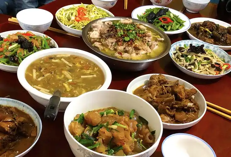 原创明日破五节在农村做了一桌简单家宴网友夸北方菜真接地气