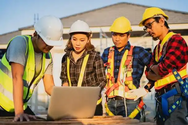 一级建筑师如何与相关部门和专业人员进行合作?