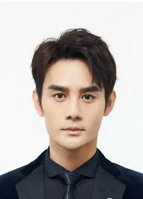 由王凯证件照脑补出一个帅哥家族惊呆了网友王凯实在太会演了