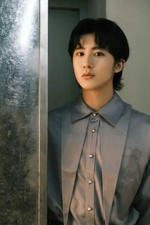 郝富申棋魂高分收官港风写真眼神坚定深沉