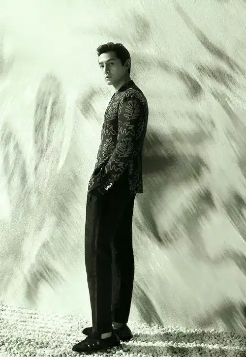 胡歌黑白大片酷劲十足