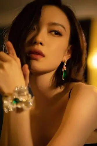 倪妮电影质感暗夜大片微卷发半遮面充满故事感