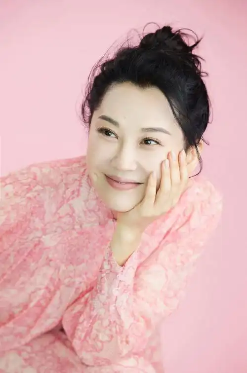 说女明星会保养,不容易老,但是像许晴这样53岁了,还跟35岁一样的心态