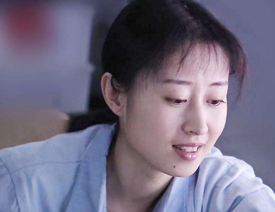 刘敏涛年轻时长得十分乖巧,皮肤白皙清纯无比,如今越来越有韵味