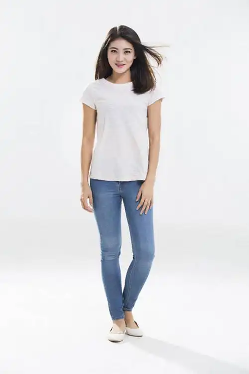 东方人,成年人,一个人,笑,微笑,露齿笑,竖图,留白,白色背景,正面,快乐