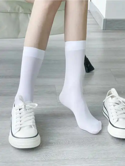 居然买到不闷脚又显腿细的白袜子