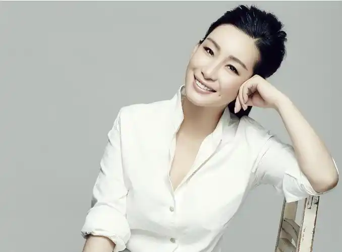 访问过日本26个城市,用14米长绸连演40多场,秦海璐""