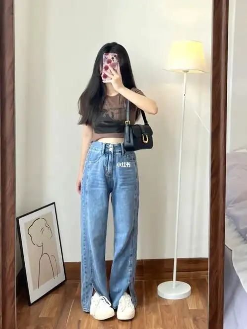 牛仔裤颜色很正穿鞋不会到地裤脚开叉很显腿长很遮肉 微胖小个子穿也