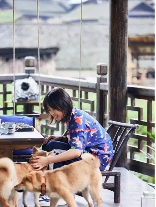 原创向往张子枫同框大华哥哥妹妹同穿衬衫一个少女一个帅气