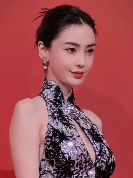 上海时装周开幕秀##angelababy嘟嘴比耶照##杨颖杨超越胡连馨秀场