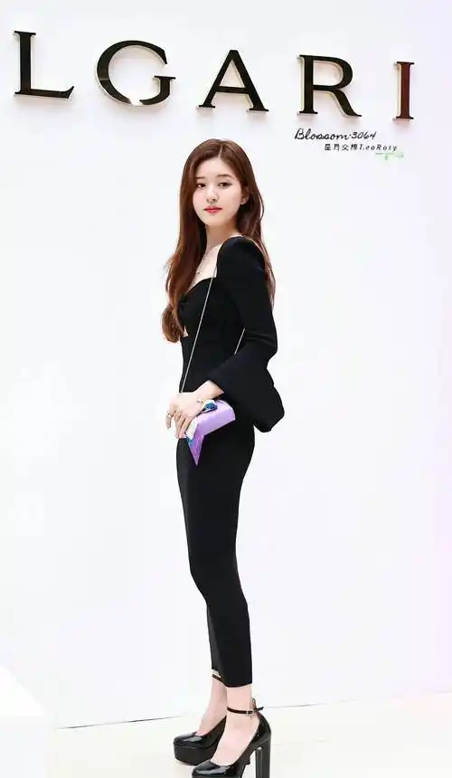 赵露思镂空连衣裙生图,气质仪态超级好_身材_小时候_美人