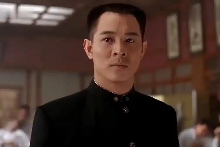 惹谁不好偏要惹穿中山装的陈真出场没一个是对手馆主都慌了