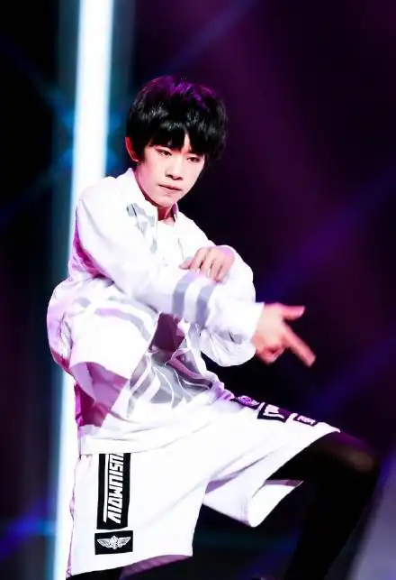 tfboys易烊千玺编舞惊艳众人 台湾录康熙来了世界名画曝光