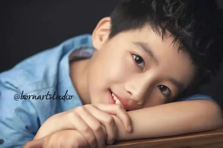 我觉得这一套特别符合他本身气质像杂质91大片,表情符合他的年龄段