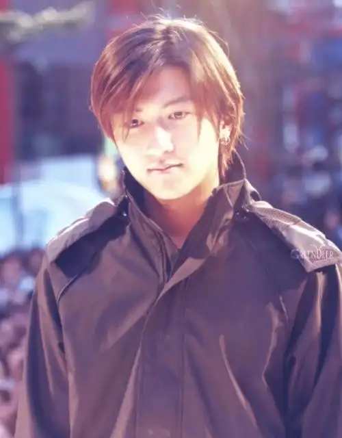 谢霆锋现身活动颜值大翻车!身材发福,造型油腻,评论区大吐槽