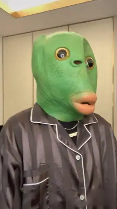 太搞笑了两个人肚子都笑疼了