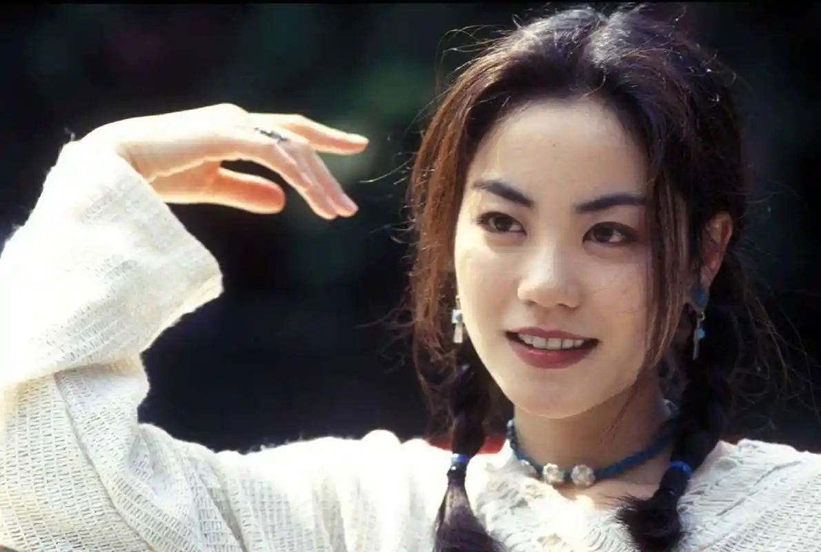 看完王菲早年青涩美照,终于明白谢霆锋说她单纯,不愧为佛系天后