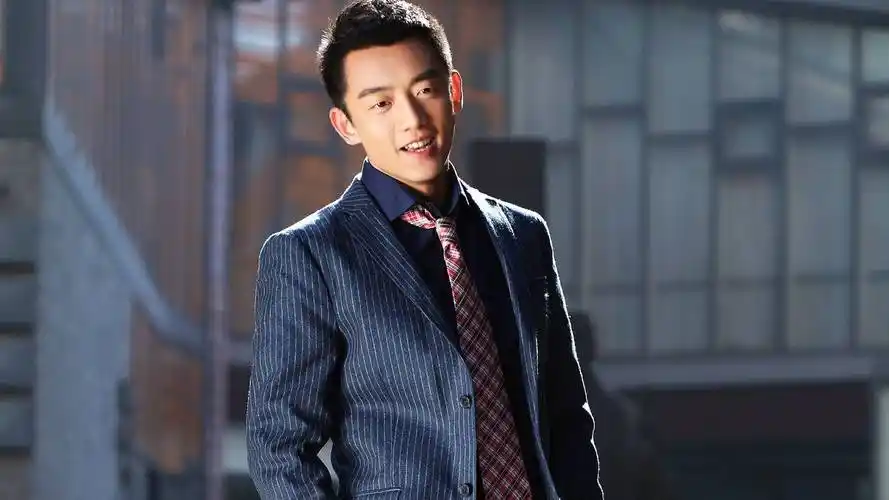 郑恺外滩偶遇苹果ceo库克,上海街头共进早餐,网友:太巧了!