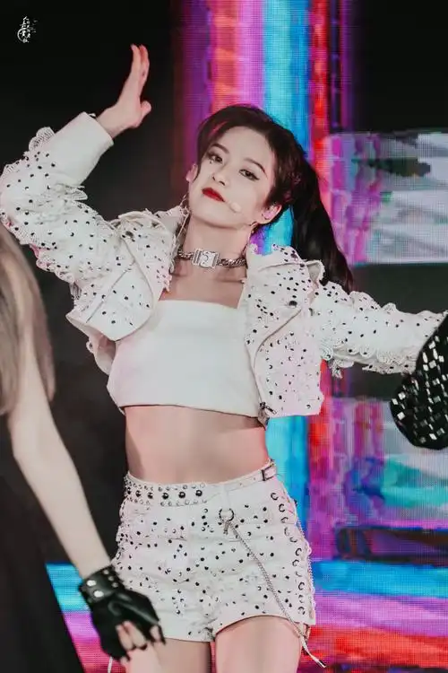 刘些宁硬糖少女303门面主舞