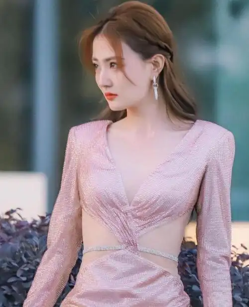 29岁徐璐惊艳亮相这身材谁看了不迷糊