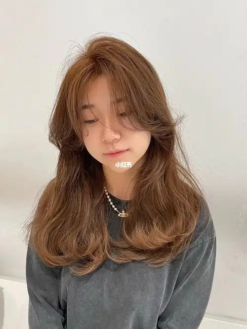 秋冬纯欲发型首选橘棕色