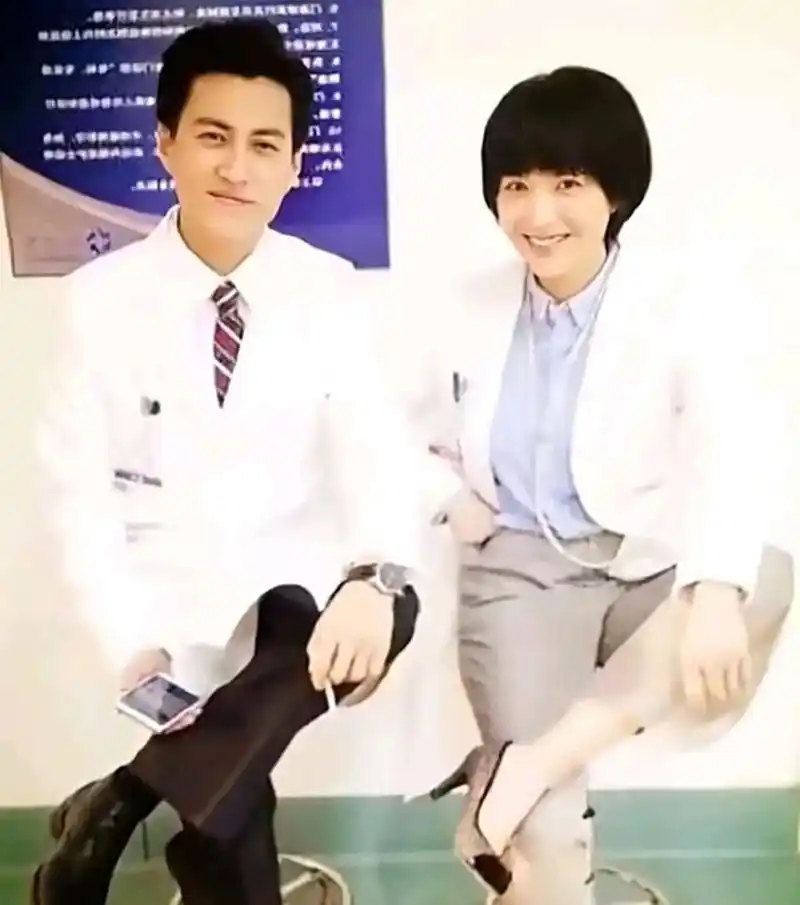 靳东李佳# 一个成功的男士后面一定有一个好妻子默默的支持,好好珍惜