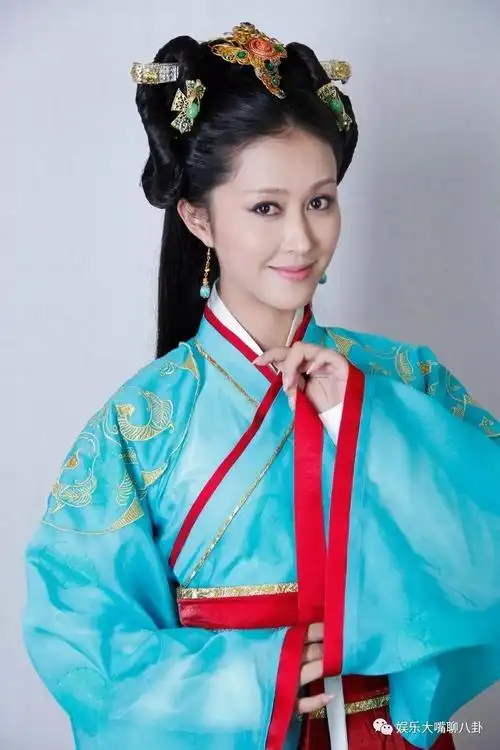 袁志博戏里戏外风格百变 御姐萌妹无缝转换