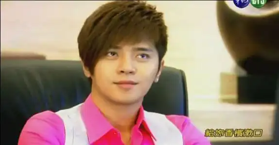 2010-07-17   展开全部 斜庞克,海派甜心里面罗志祥饰演薛海旳那个