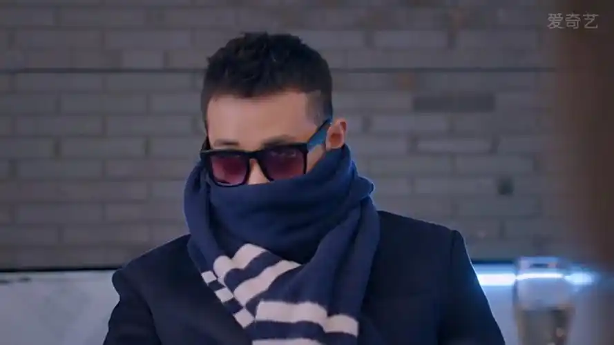 克拉恋人里面这个雷奕明的眼镜是什么牌子 什么款式